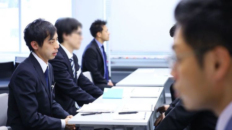 日本政府制定再就业援助计划,支援“就业冰河期世代” 日本政府制定再就业援助计划,支援“就业冰河期世代”