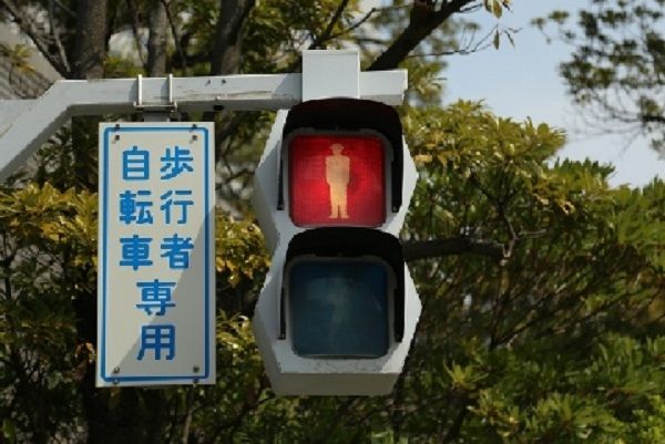 没有信号灯就不让行人,日本斑马线上的事故引人关注 没有信号灯就不让行人,日本斑马线上的事故引人关注