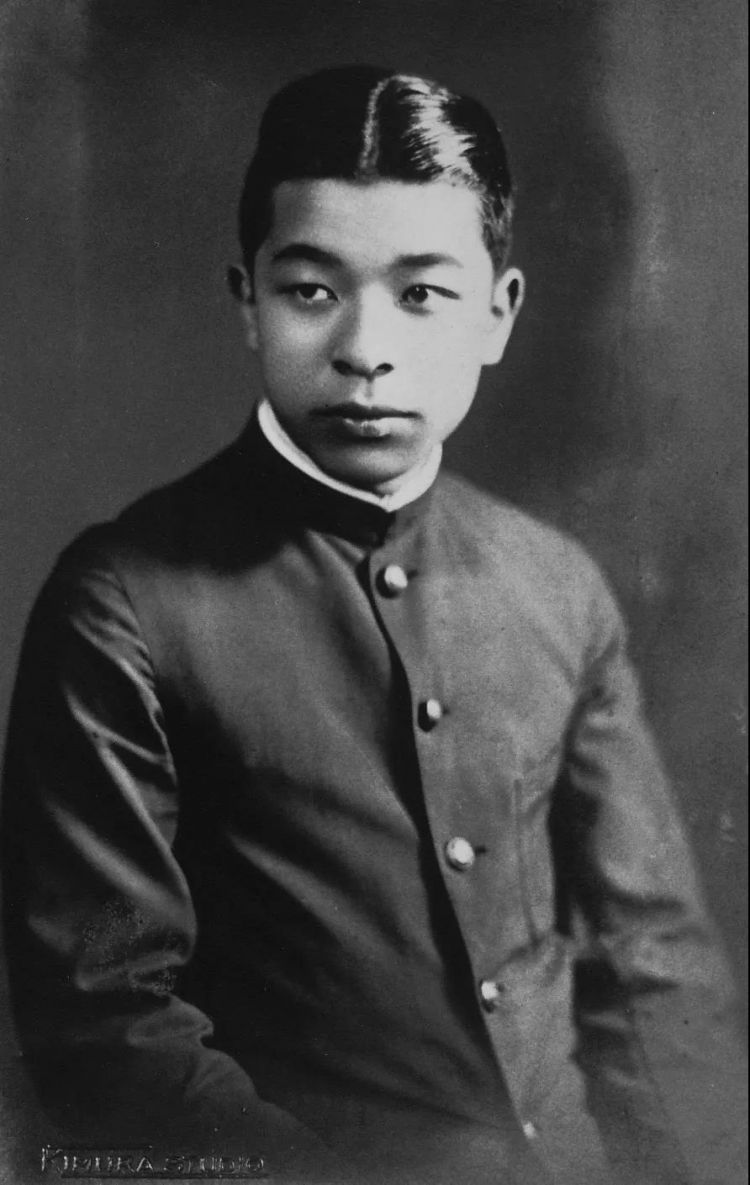 每个时髦人的衣柜，都得感谢他“把人气到住院”的设计