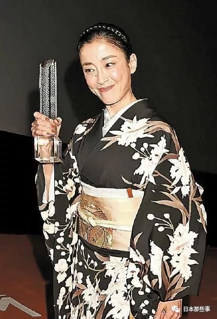 她就是美得不可方物的日式美人啊！