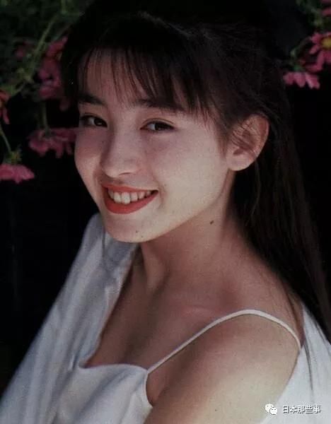 她就是美得不可方物的日式美人啊！