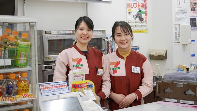 “低工资国家”日本的未来：没有外国劳动者，日本便利店将无法正常运营