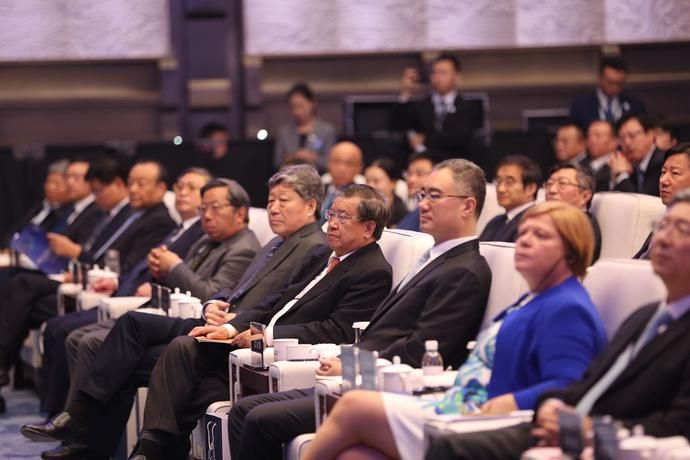 中欧企业家峰会青岛论坛开幕 打造“一带一路”国际合作新平台