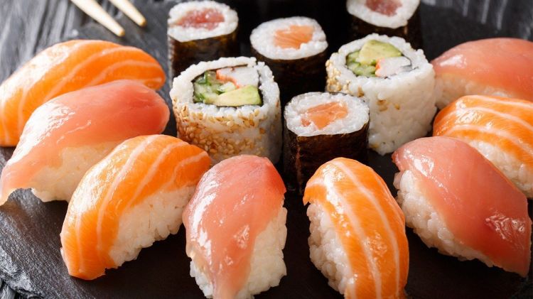 日本人喜欢寿司但是几乎不去寿司店，最喜欢的是赤身和中腹寿司