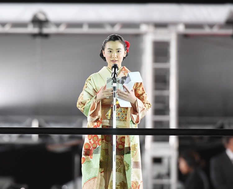 芦田爱菜身着百年和服出席日本天皇即位庆典发表歌词
