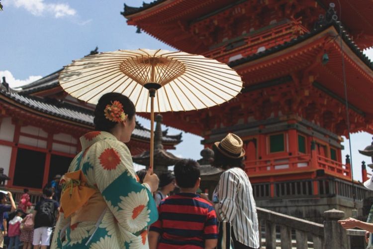 不堪入境游客之扰，日本人逐渐远离“京都游”