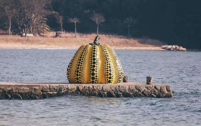 一个南瓜价值0.52亿元!为何草间弥生的南瓜作品如此价值不菲? 一个南瓜价值0.52亿元!为何草间弥生的南瓜作品如此价值不菲?