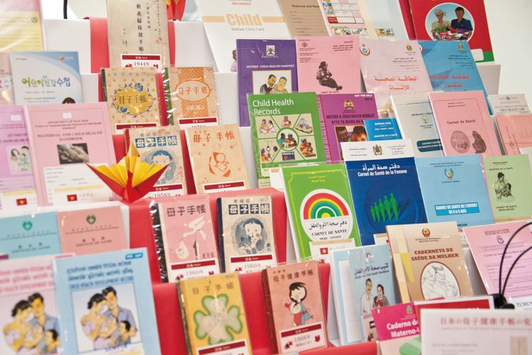 为进一步改善孕妇和婴幼儿健康现状，日本的“母子健康手册”得到广泛普及