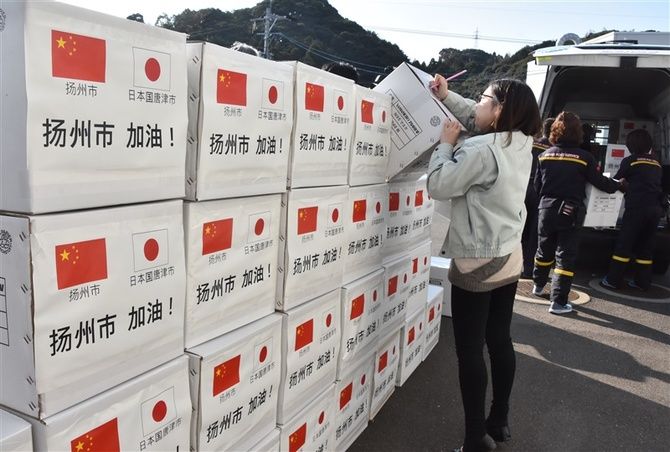 佐贺县唐津市向友好城市扬州，捐赠1万枚医用口罩和200套防护服