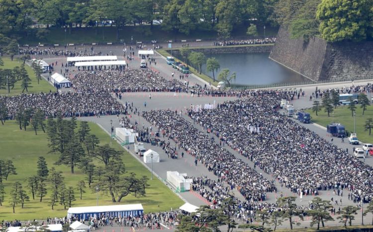 为避免民众大规模聚会，日本天皇宣布取消庆生