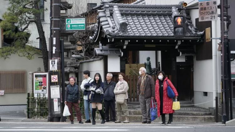 镇定的日本人，惊慌的日本人