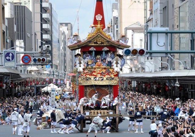 日本人为何面对疫情也离不开祭典？
