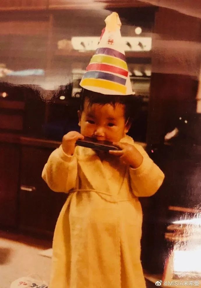 她是日本骚灵女王，点燃一万支蜡烛为中国祈福！