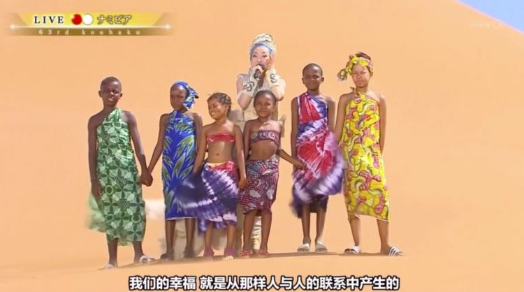 她是日本骚灵女王，点燃一万支蜡烛为中国祈福！