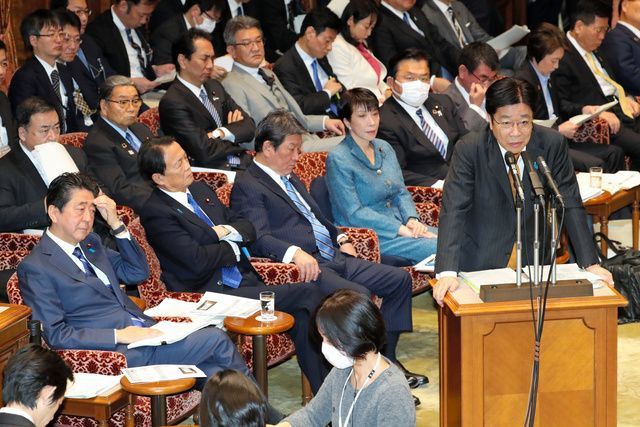 日本国会议员为什么开会不戴口罩？