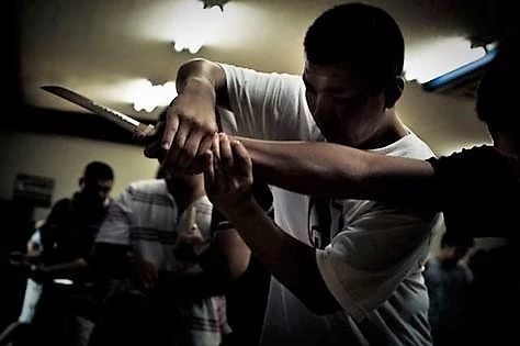 为什么日本黑帮火并不敢用喷子？