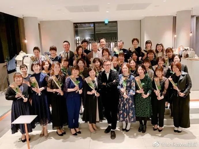 他这个两面派终于下台了 日本通