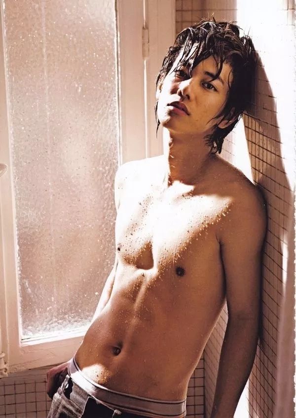 出现了，他就是能一秒点燃日本阿姨激情的男子！