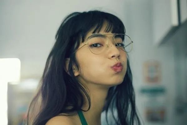 高级厌世脸的她，又又又亲自下场收割男神了？