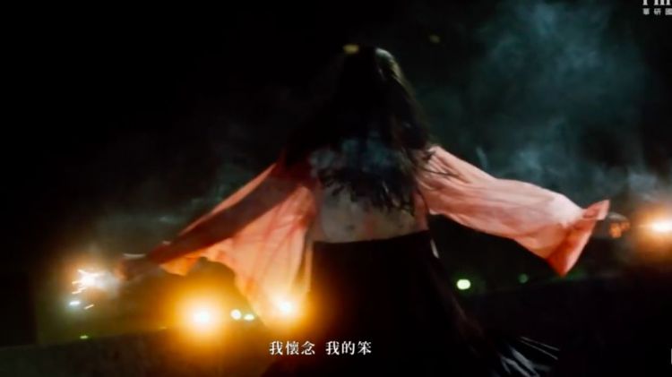 高级厌世脸的她，又又又亲自下场收割男神了？