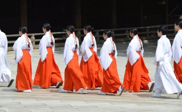 在日本当巫女的中国人