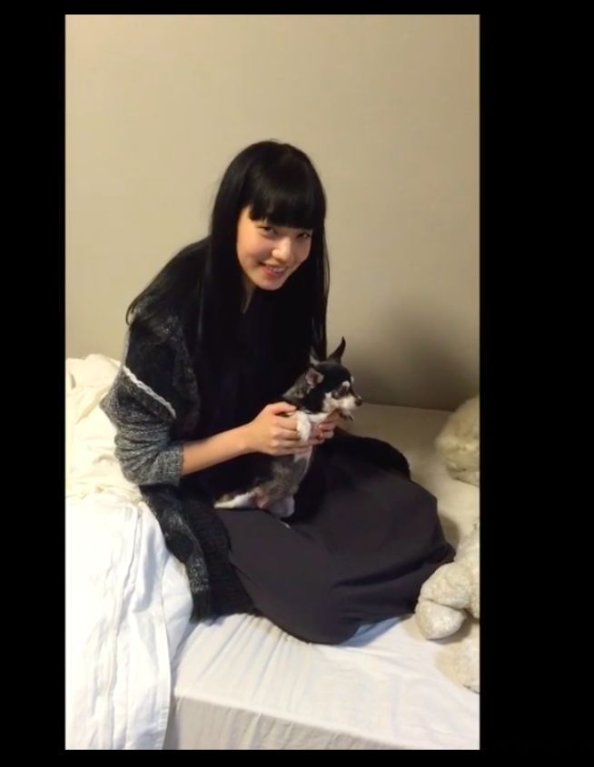 高级厌世脸的她，又又又亲自下场收割男神了？