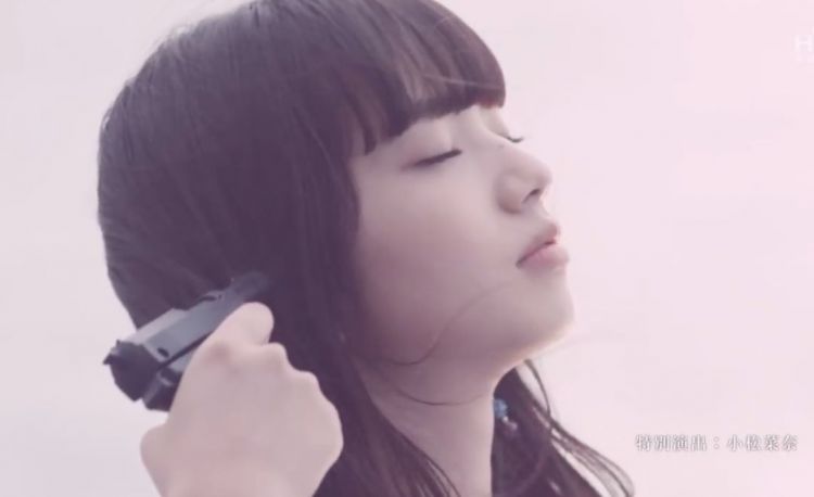 高级厌世脸的她，又又又亲自下场收割男神了？