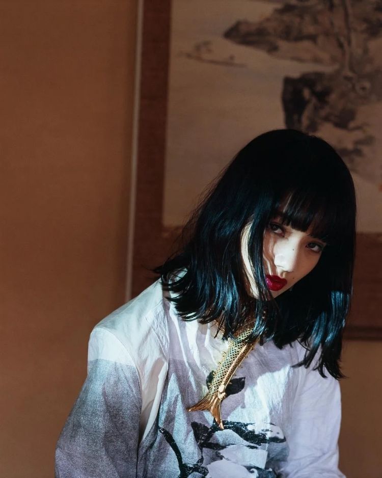 高级厌世脸的她，又又又亲自下场收割男神了？