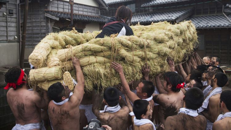 当街互骂 扛草鞋 裸奔 日本那些不可描述的奇葩祭典 日本通 当街互骂 扛草鞋 裸奔 日本那些不可描述的奇葩祭典 日本通