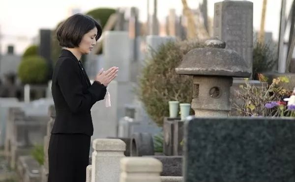 “死后离婚”无情走俏日本的背后