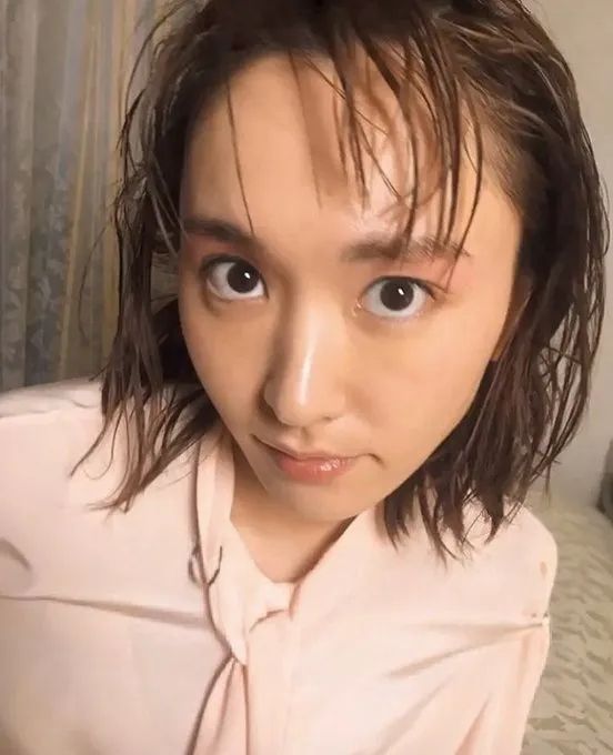 “如果你自拍很弱，请看看新垣结衣！”