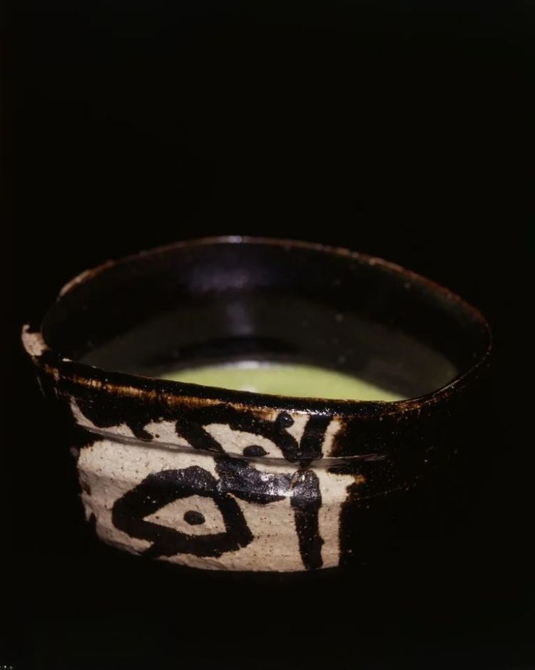 为能有得配上自己料理的食器，这位日本食神自学成了国宝级陶艺家- 日本通