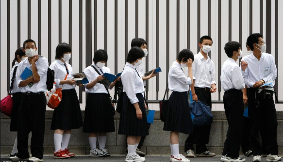 日本青少年追求男女平等，从脱下校服开始