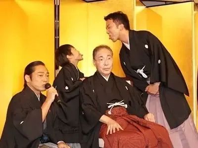 他是日本最迷人的反派角色，也是落魄的梨园贵公子