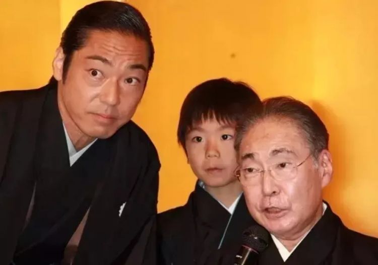 他是日本最迷人的反派角色，也是落魄的梨园贵公子