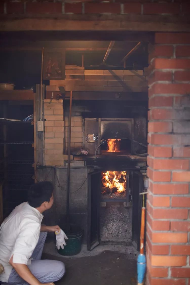 为村上春树设计住宅的建筑师，在北海道盖了这样一座面包房