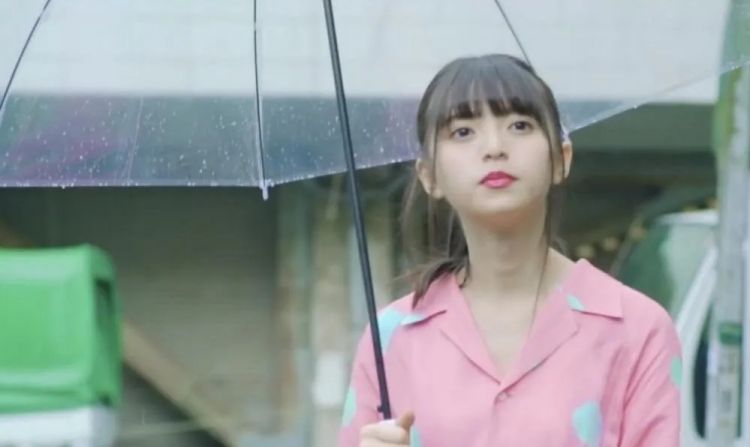 为什么日本女孩都爱用透明雨伞？