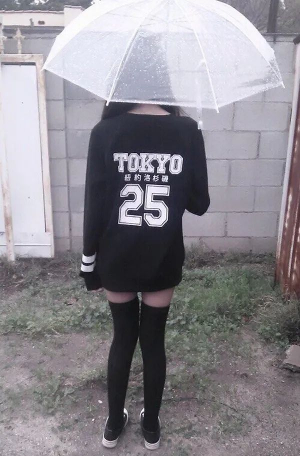 为什么日本女孩都爱用透明雨伞？