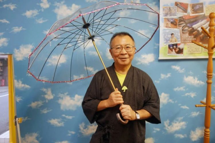 为什么日本女孩都爱用透明雨伞？