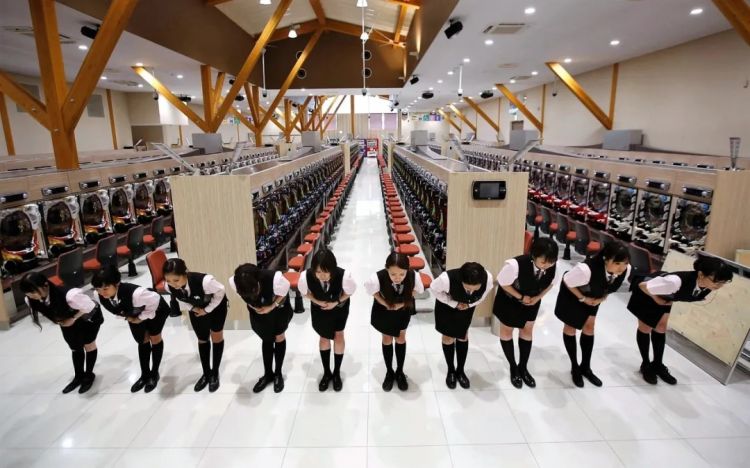 日本人每年在弹珠房里输掉的钱，是拉斯维加斯收入的30倍