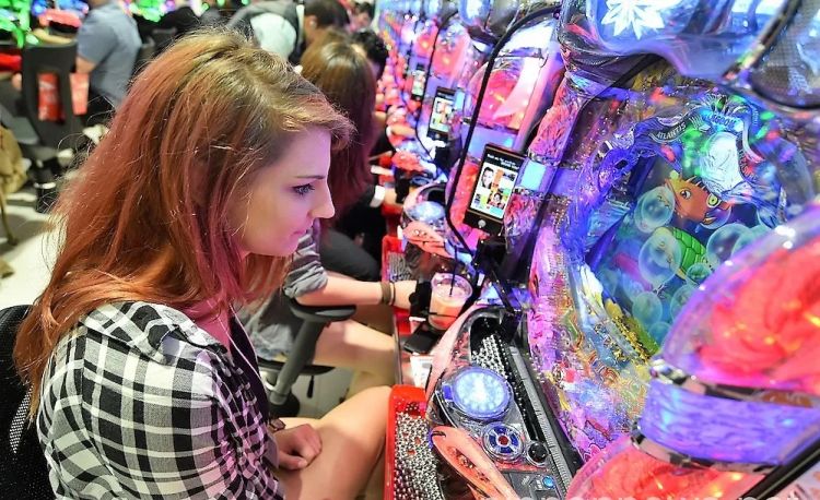 日本人每年在弹珠房里输掉的钱，是拉斯维加斯收入的30倍