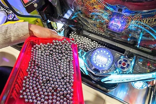 日本人每年在弹珠房里输掉的钱，是拉斯维加斯收入的30倍