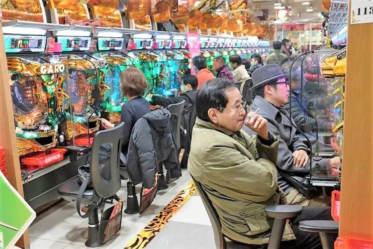 日本人每年在弹珠房里输掉的钱，是拉斯维加斯收入的30倍