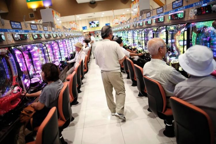 日本人每年在弹珠房里输掉的钱，是拉斯维加斯收入的30倍