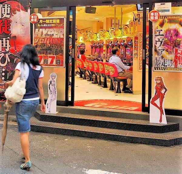 日本人每年在弹珠房里输掉的钱，是拉斯维加斯收入的30倍