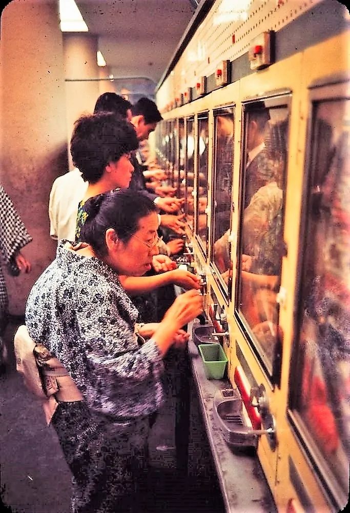 日本人每年在弹珠房里输掉的钱，是拉斯维加斯收入的30倍