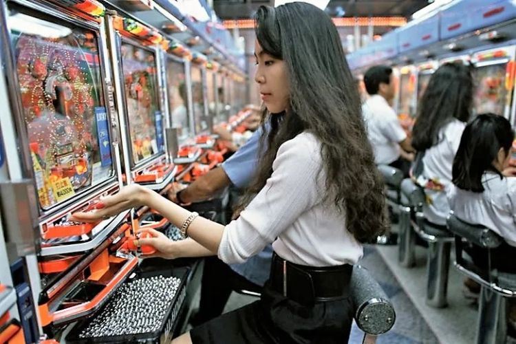 日本人每年在弹珠房里输掉的钱，是拉斯维加斯收入的30倍