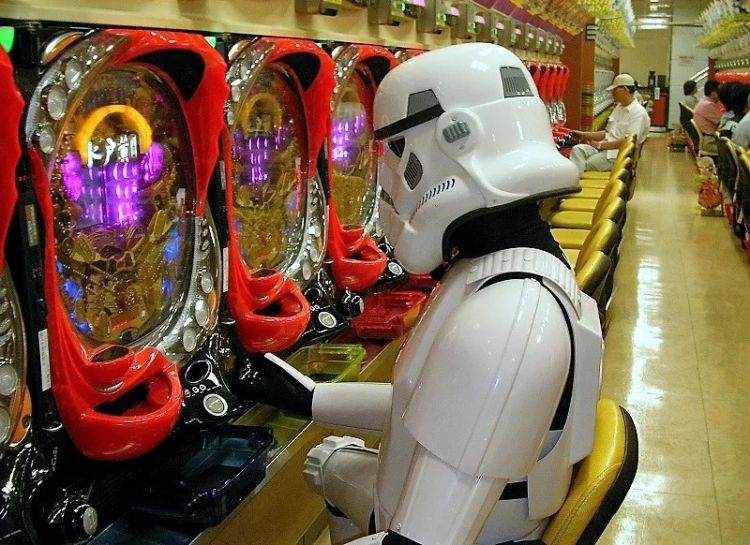 日本人每年在弹珠房里输掉的钱，是拉斯维加斯收入的30倍