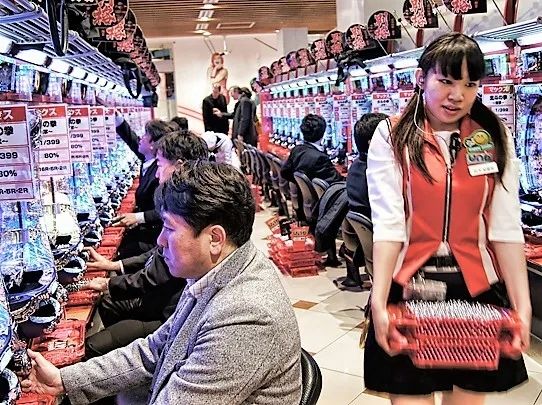 日本人每年在弹珠房里输掉的钱，是拉斯维加斯收入的30倍