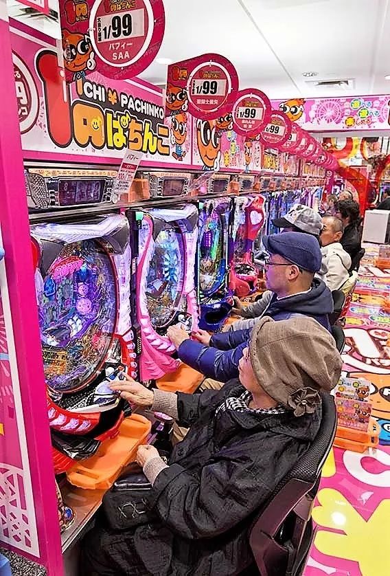 日本人每年在弹珠房里输掉的钱，是拉斯维加斯收入的30倍